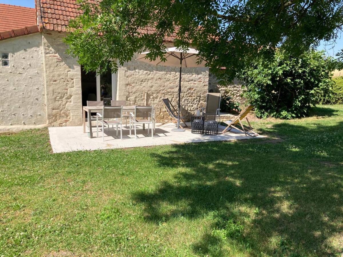 Petite maison à la campagne Saint-Germain-des-Fosses Extérieur photo